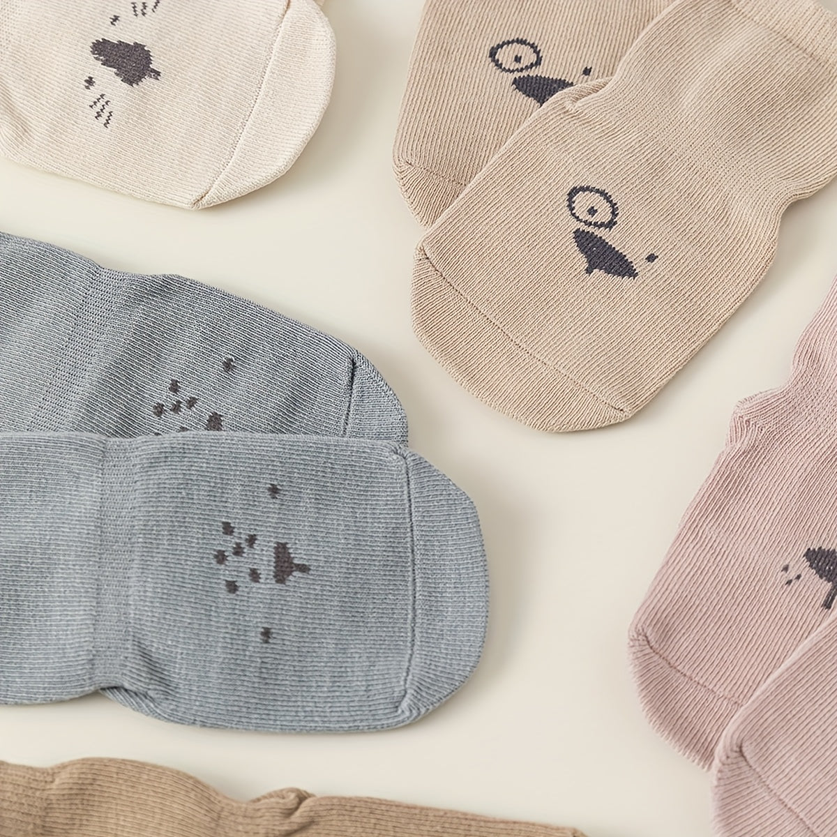 A pair of cute cartoon animal expression baby socks for children, suitable for all seasons, non slip floor socks, newborn crawling indoor socks