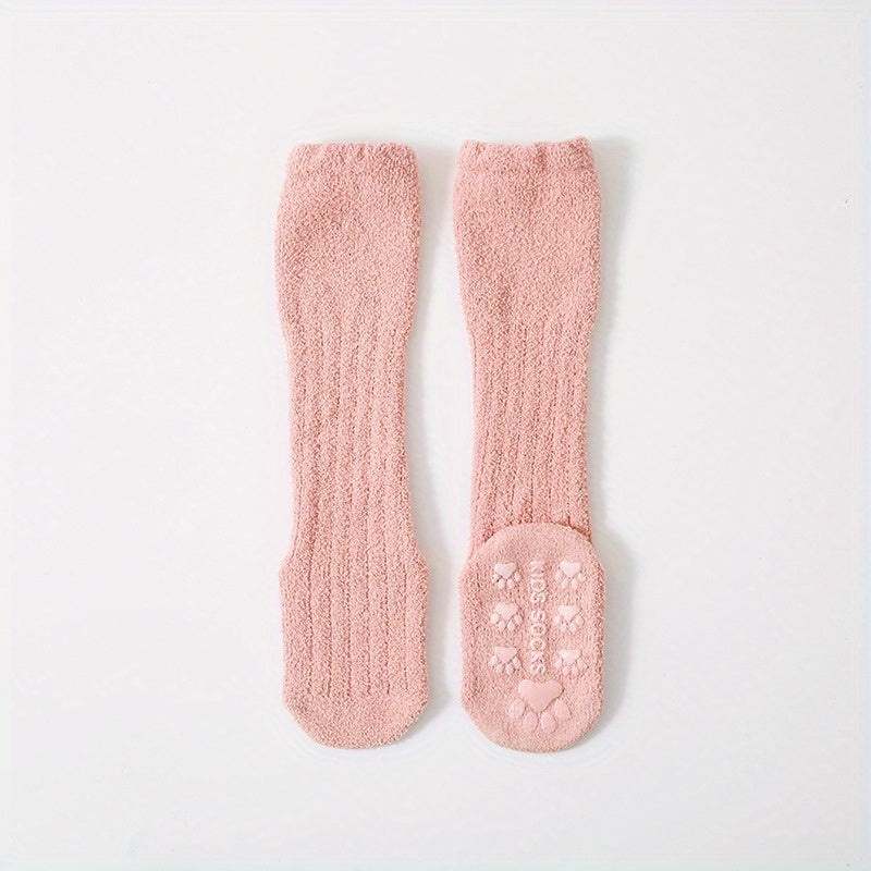 A Pair of Thick, Plush Coral Fleece Knee-High Socks for Infants And Toddlers, Designed to Be Non-Slip for Indoor Use And Prevent Shedding