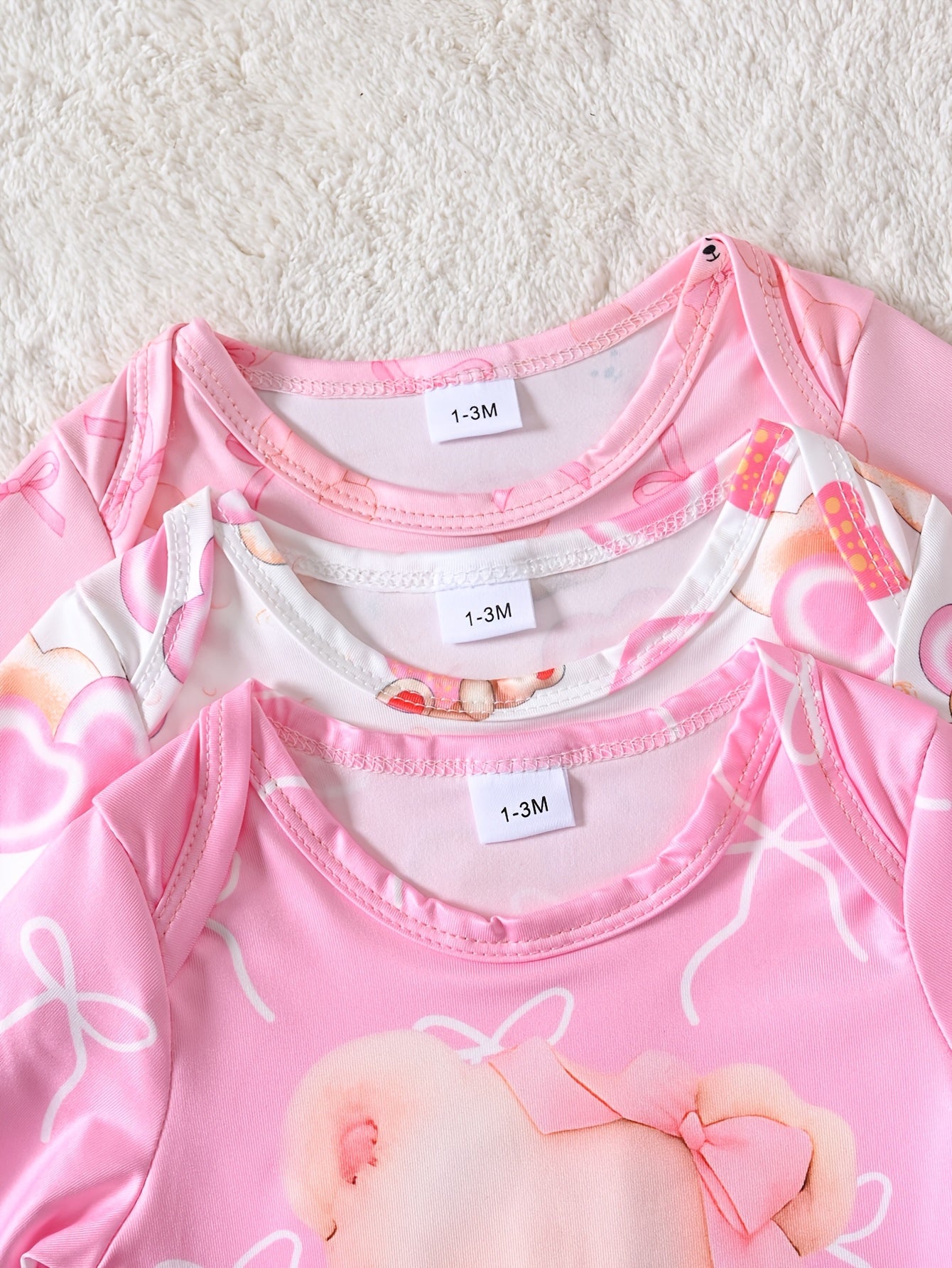 Set of 6 Long-Sleeve Footed Rompers for Newborn Girls, Adorned with Bear And Bow Designs, Complete with a Button Closure at The Bottom And a Matching Bunny Hat. This Soft And Cozy Outfit Makes a Perfect Gift And Is a Must-Have for Every Baby