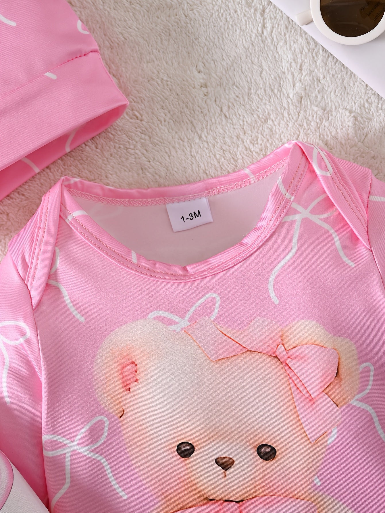 Set of 6 Long-Sleeve Footed Rompers for Newborn Girls, Adorned with Bear And Bow Designs, Complete with a Button Closure at The Bottom And a Matching Bunny Hat. This Soft And Cozy Outfit Makes a Perfect Gift And Is a Must-Have for Every Baby