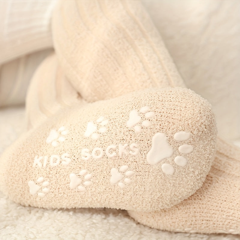 A Pair of Thick, Plush Coral Fleece Knee-High Socks for Infants And Toddlers, Designed to Be Non-Slip for Indoor Use And Prevent Shedding