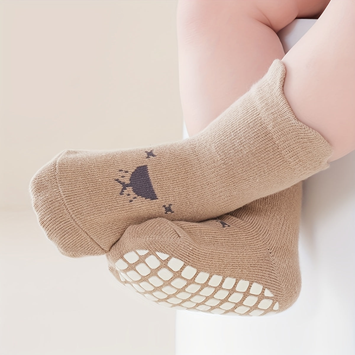 A pair of cute cartoon animal expression baby socks for children, suitable for all seasons, non slip floor socks, newborn crawling indoor socks