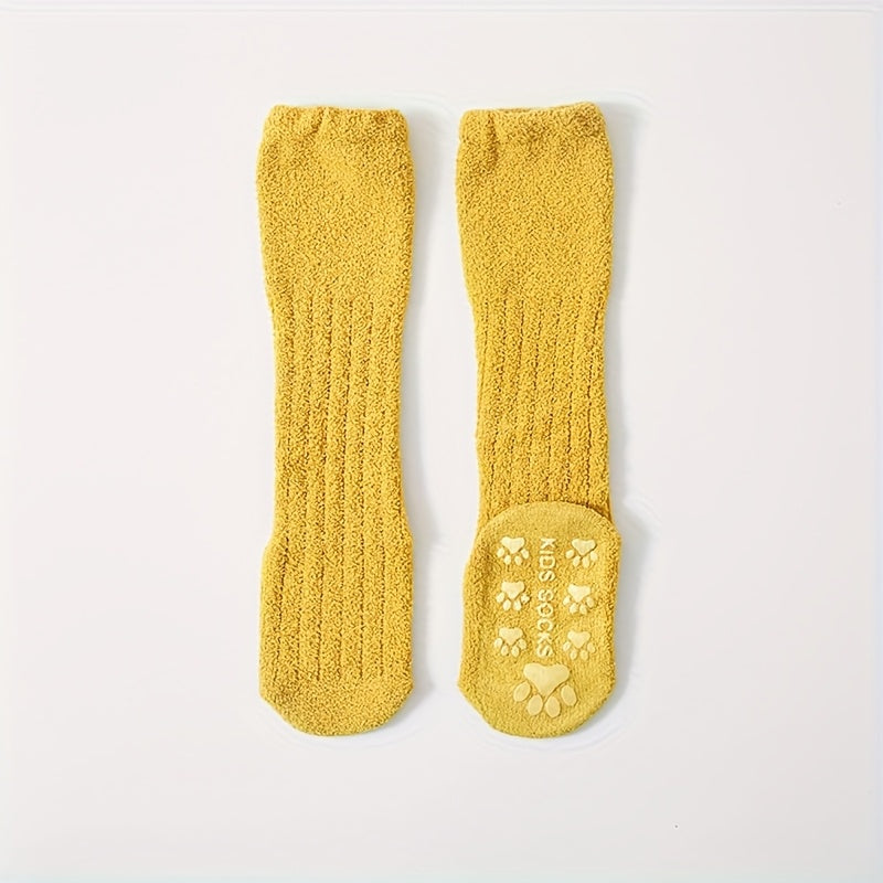 A Pair of Thick, Plush Coral Fleece Knee-High Socks for Infants And Toddlers, Designed to Be Non-Slip for Indoor Use And Prevent Shedding